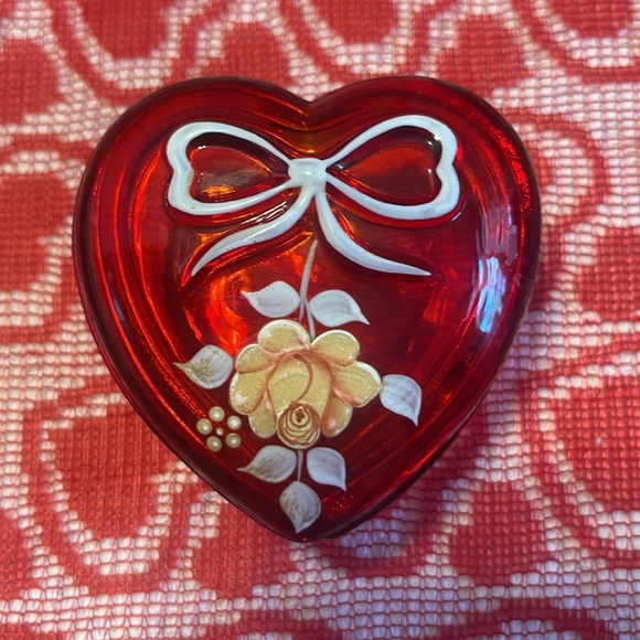 Westmoreland Heart Shaped Ruby Red , Hand Painted and signed
3 piece set - Picture 5 of 9